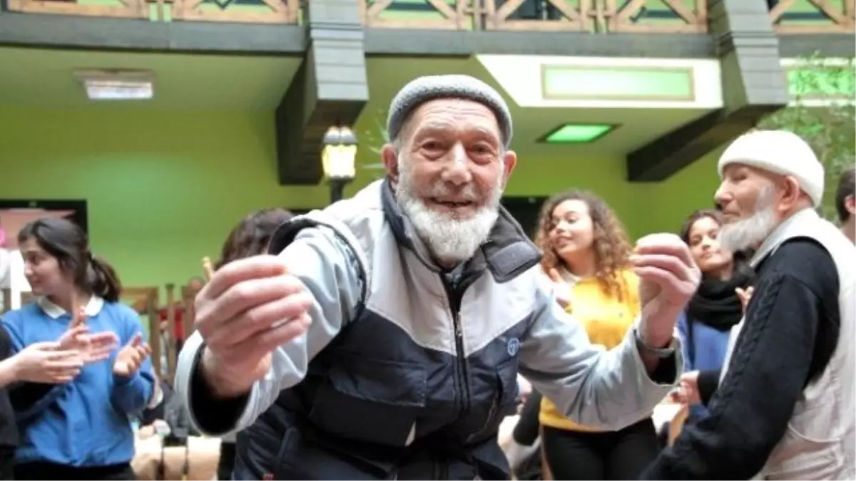 Yaşlılar Doyasıya Eğlendi