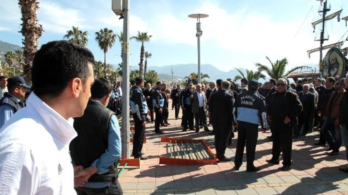 Alanya İskelesi\'nde Yıkım Gerginliği