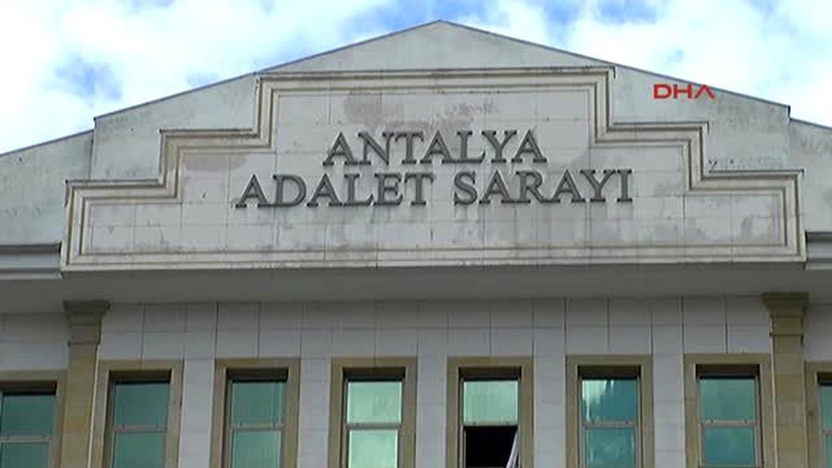 Sahneden İndirilen Oryantalden Hem Suç Duyurusu Hem Davet