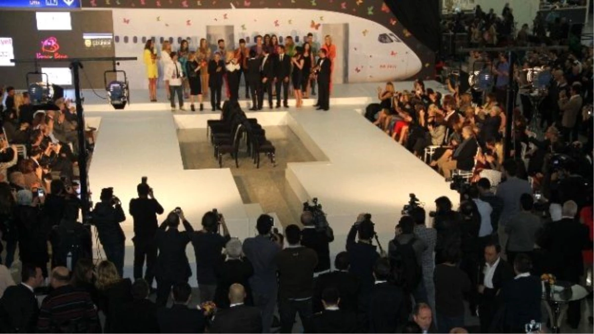 Atatürk Havalimanı\'nda Hollywood Ünlüleri Podyuma Çıktı