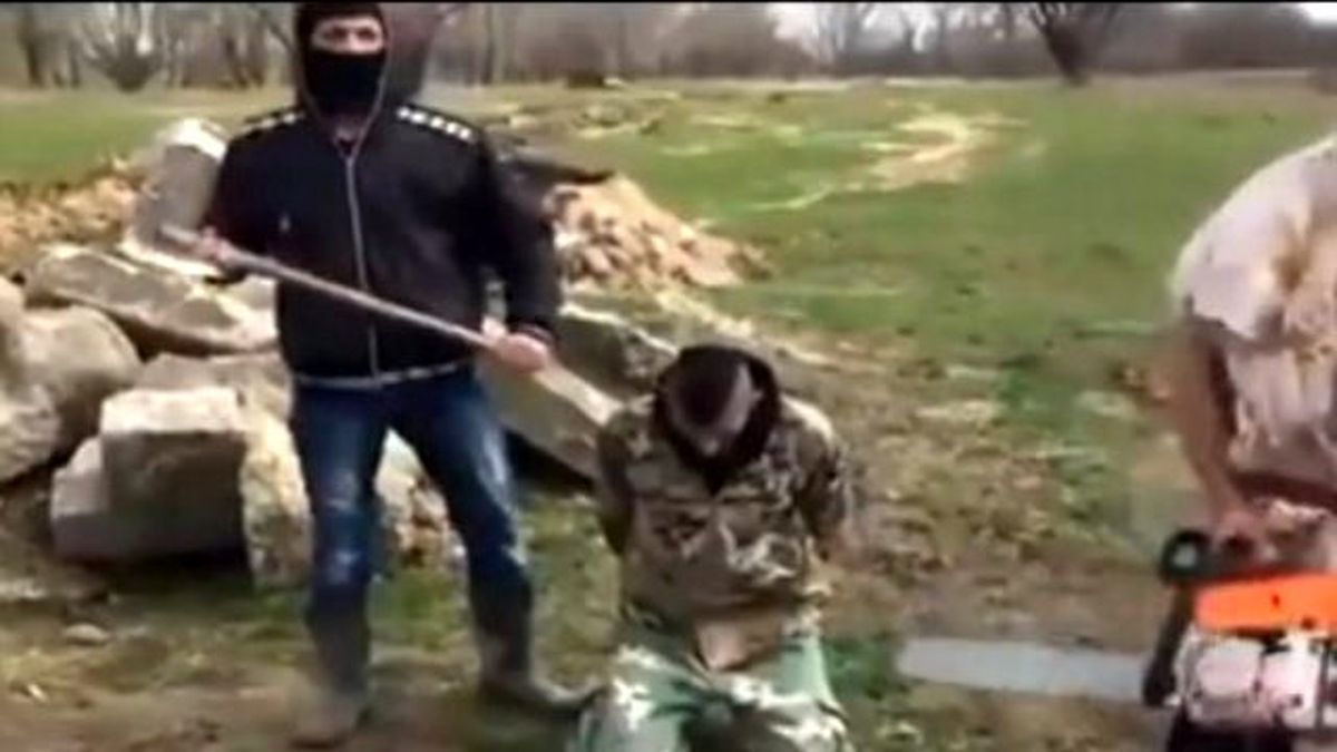 Roman Gençler IŞİD'e Özenip Kafa Kesme Videosu Çekti