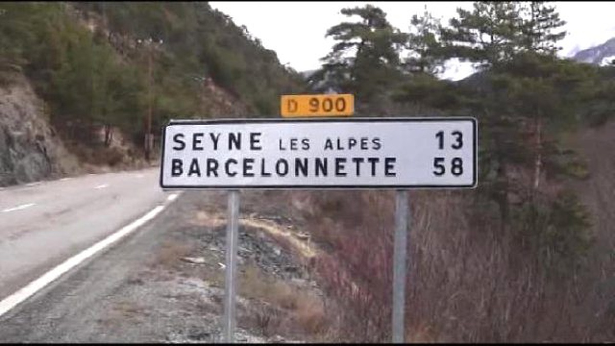 Dha Muhabiri Uçağın Düştüğü Seyne Les Alpes Kasabasında