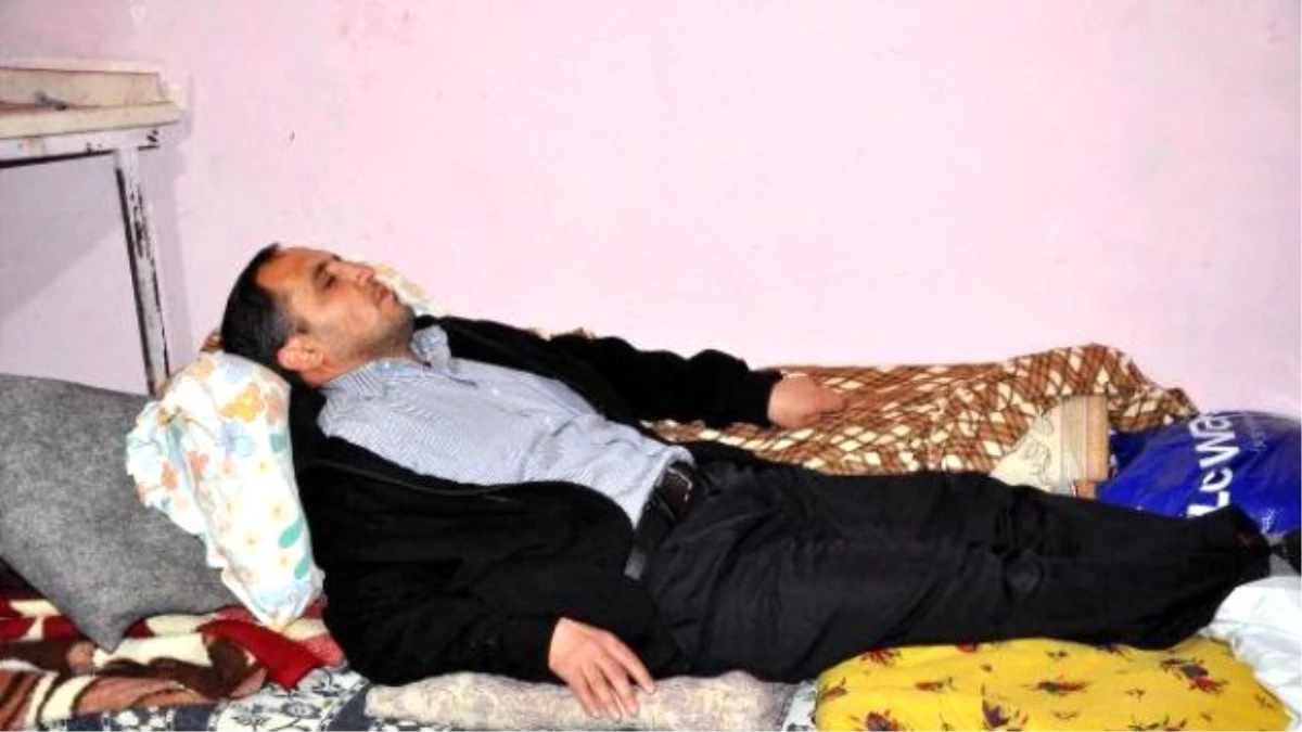 Elazığ\'da Açlık Grevindeki İşçilerden Biri Hastaneye Kaldırıldı