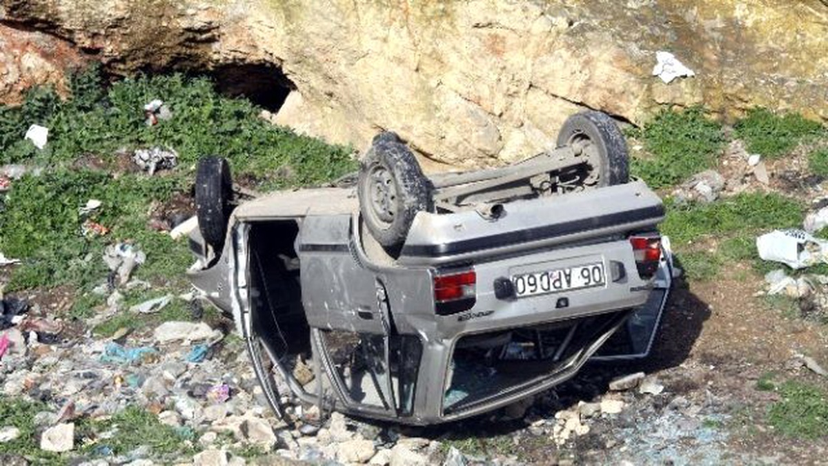 Gaziantep\'te Çalıntı Bir Otomobil Uçuruma Yuvarlandı