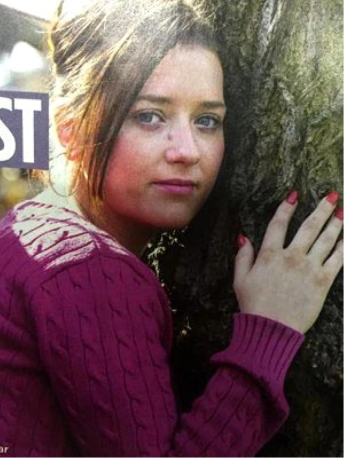 Genç Kız Kavak Ağacıyla İlişki Yaşıyor