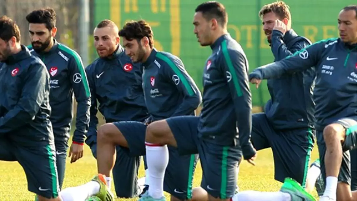 Hakan Çalhanoğlu ve Gökhan Töre Beraber Sahaya Çıktı