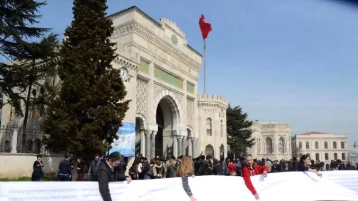 İstanbul Üniversitesi\'nde Raşit Tükel Eylemi