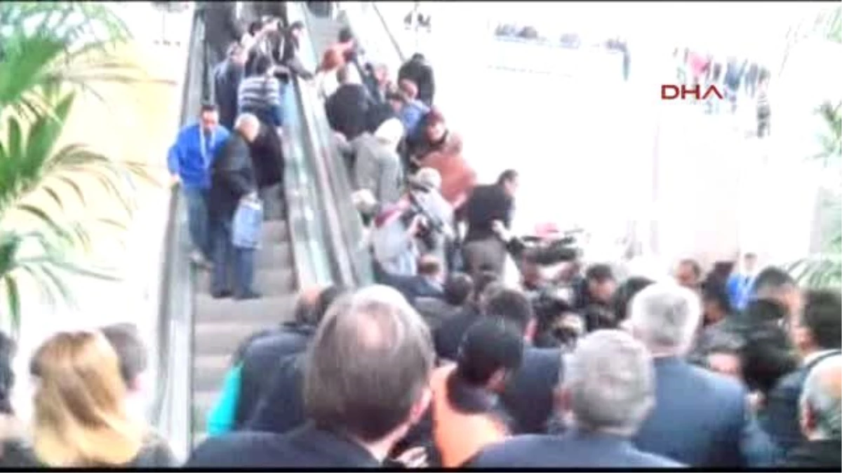 İzmir Yürüyen Merdivende Kaza