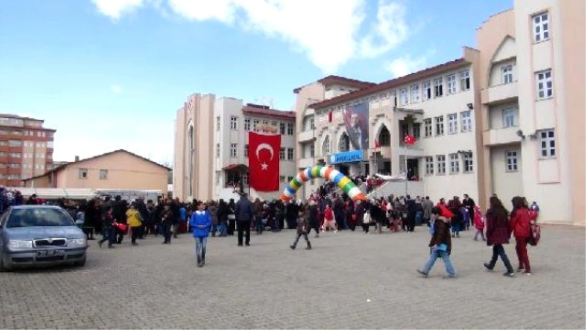 Kars Atatürk İlköğretim Okulunda Nevruz Şenliği