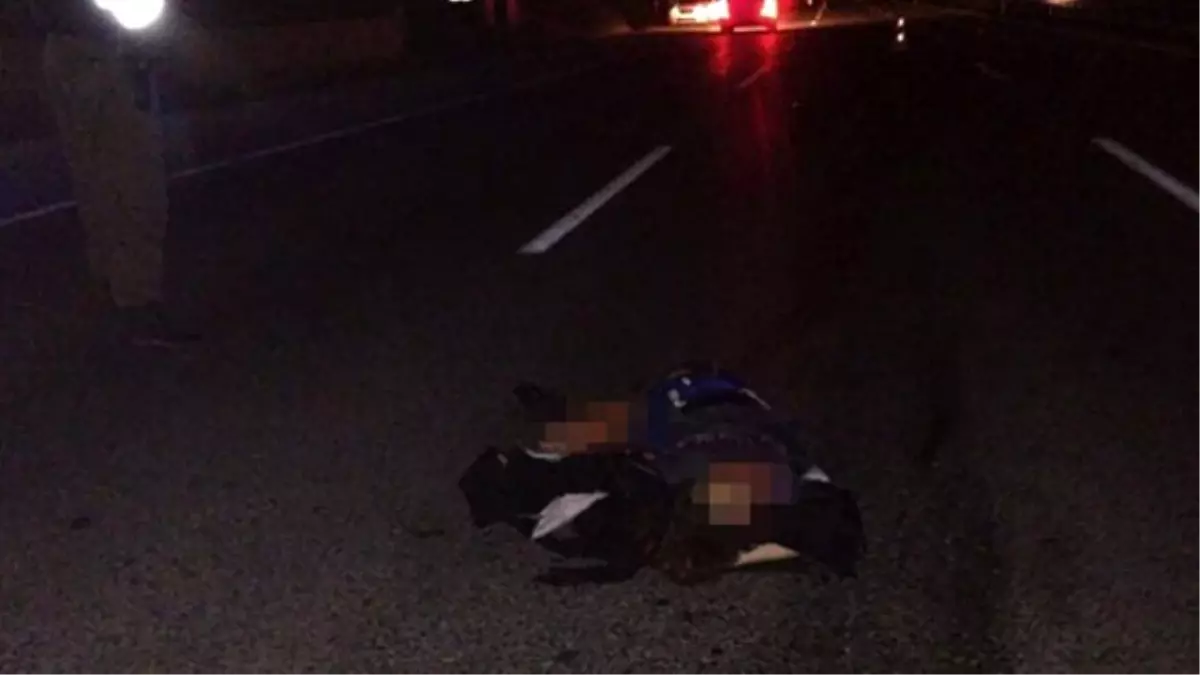 Kız Arkadaşını Öldürdü, Kaza Sürü Vermek İçin Cesedi Yola Attı