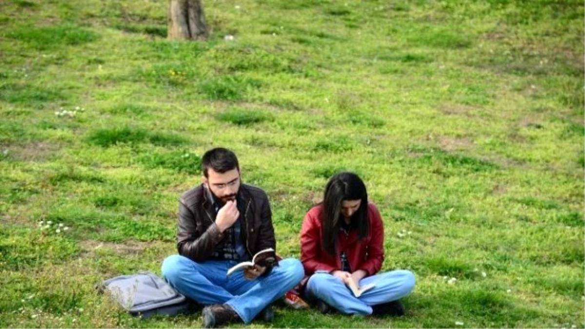 Öğrencilerden Kitap Okuma ve Toplama Etkinliği