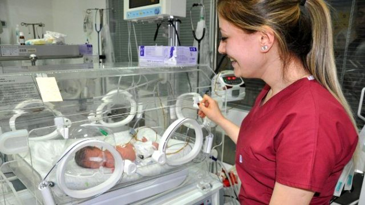 Tekerlekli Sandalyeye Mahkum Kadın Bebek Sahibi Oldu
