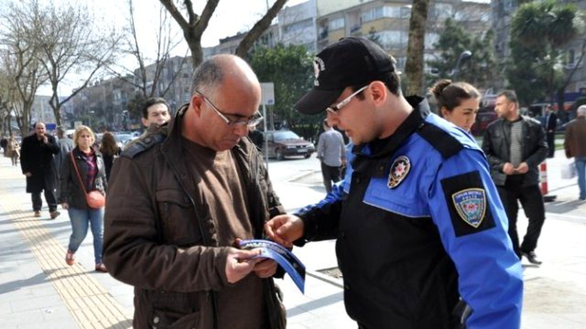 Toplum Destekli Polisler Vatandaşları Dolandırıcılara Karşı Vatandaşları Uyarıyor