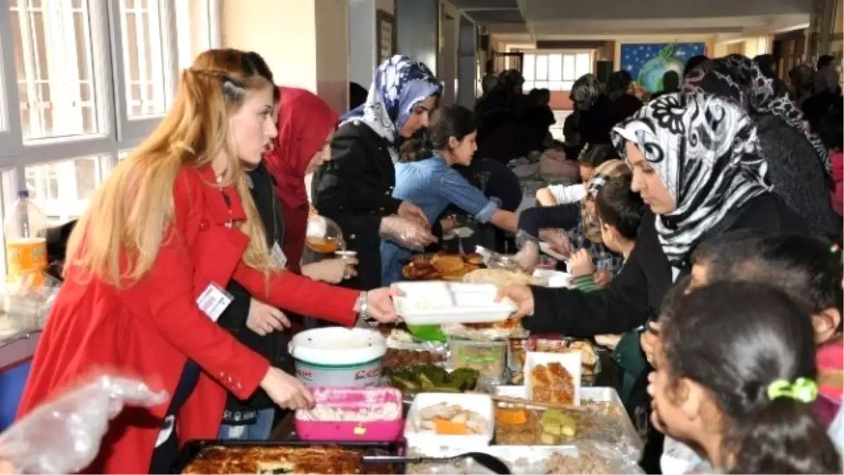 Yetim Çocuklar Yararına Kermes Düzenlendi