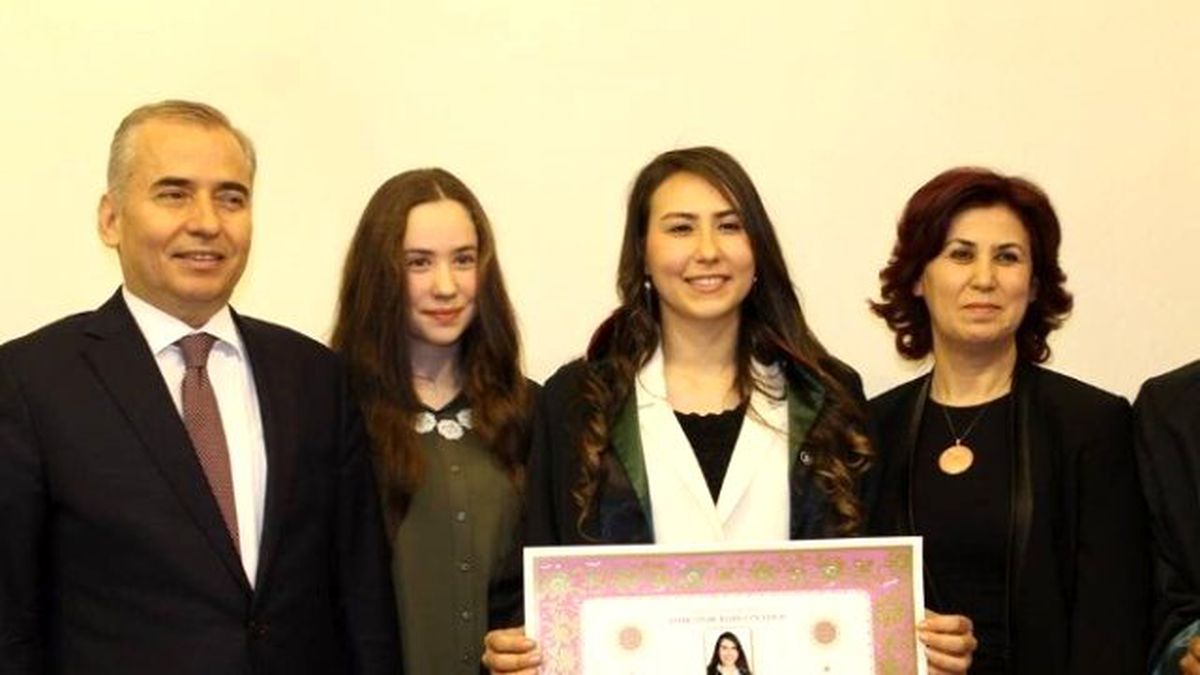 Denizli\'nin Avukat Başkanı Zolan\'ın Kızı da Avukat Oldu