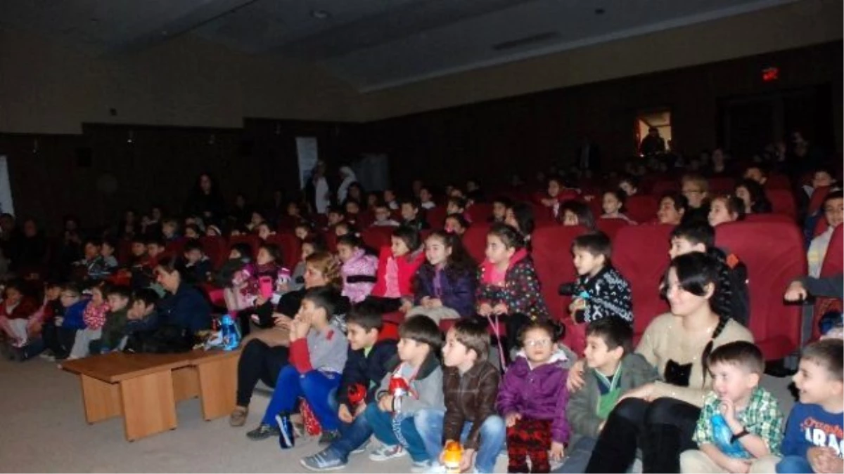 Dünya Tiyatrolar Haftası Didim\'de Çocuk Oyunuyla Başladı