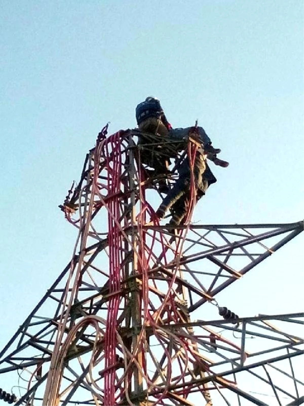 Adıyaman\'da Elektrik Akımına Kapılan İşçiyi İtfaiye Ekipleri Kurtardı