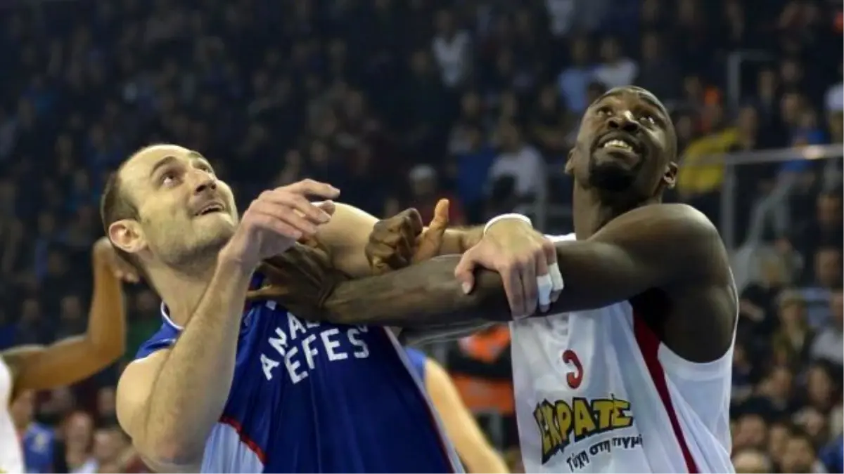 Anadolu Efes, Olympiakos\'a 86-75 Yenildi