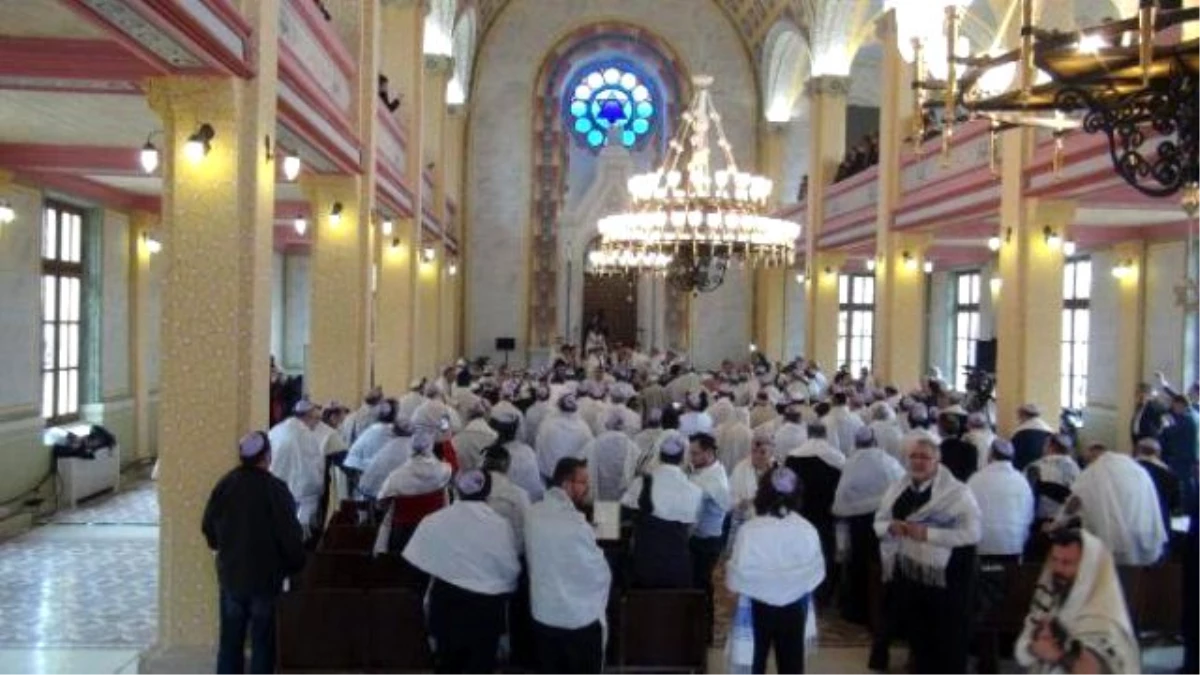 First Prayer İn 46 Years At Historic Synagogue İn Turkey\'s Northwest