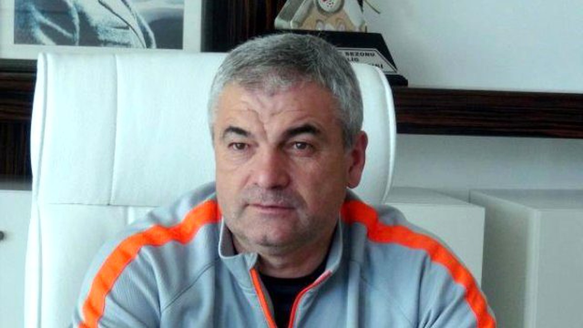 Rıza Çalımbay\'dan Antreman İçin Saha Vermeyen Gençlik ve Spor Müdürü\'ne Tepki