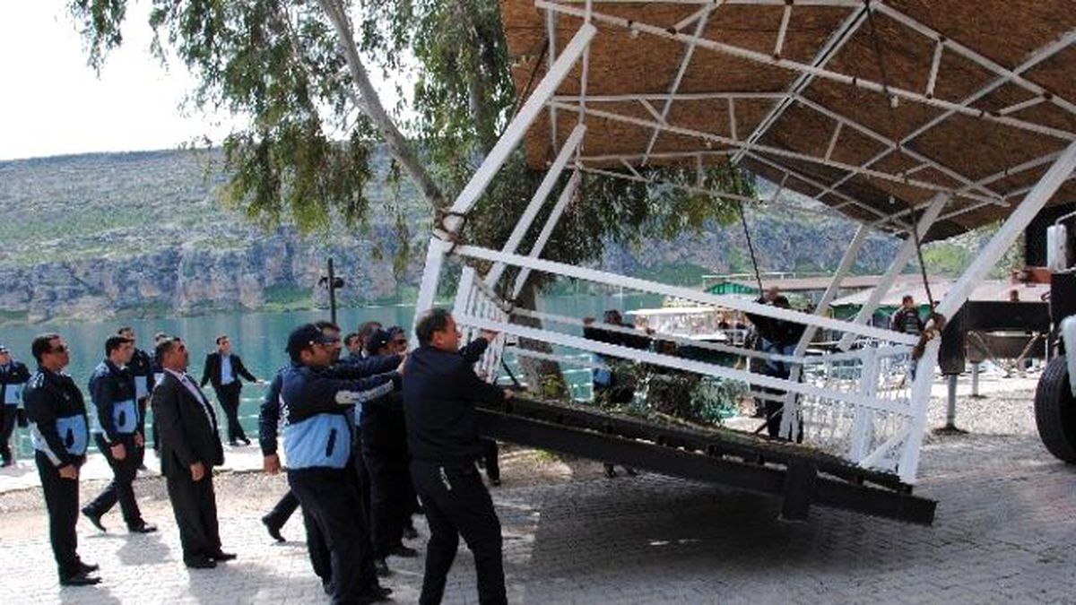 Şanlıurfa\'da Turizm Sezonu Öncesi İşletmelerin Kaçak Eklentileri Söküldü