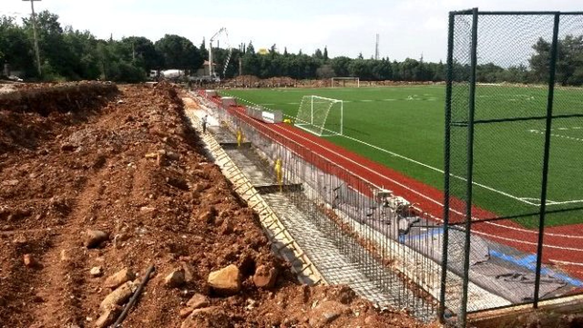 Şirinköy\'ün Spor Tesisi Yenilendi