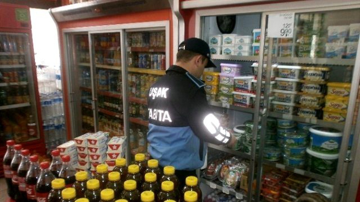 Uşak Zabıtası 7 Bin 135 Ürünü İmha Edildi
