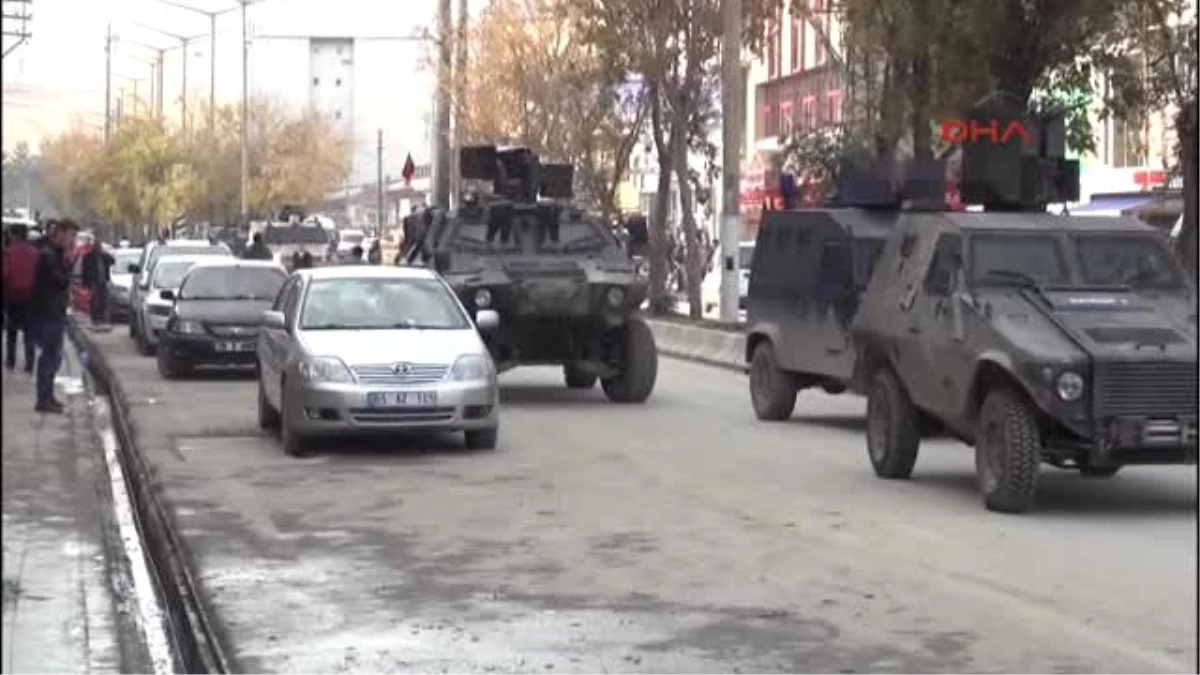 Yüksekova\'da Sokak Ortasında Silahlı Saldırı