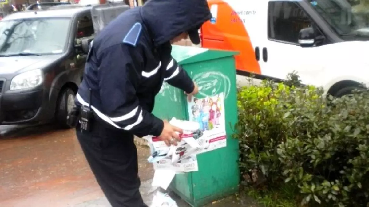 Zabıta Ekipleri Yasak Afişleri Toplamaya Devam Ediyor