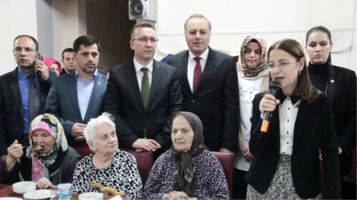 Aile ve Politikalar Bakanı İslam Huzurevini Ziyaret Etti