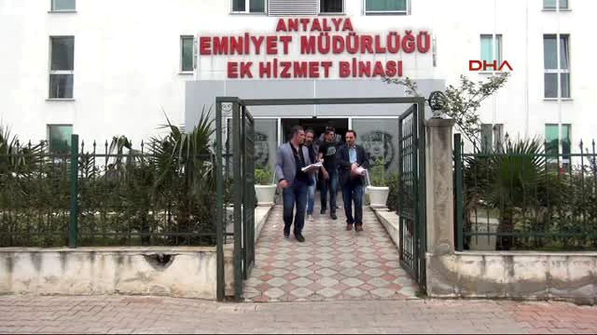 Antalya Suriyeli Gaspçılar, Sprey ve Bıçakla Kelepçeleyip Soydu