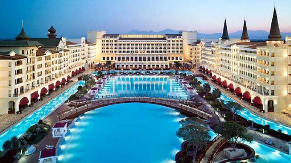 Dünya Yıldızlarının Türkiye\'de Açtığı Dev Otel İcradan Satılıyor
