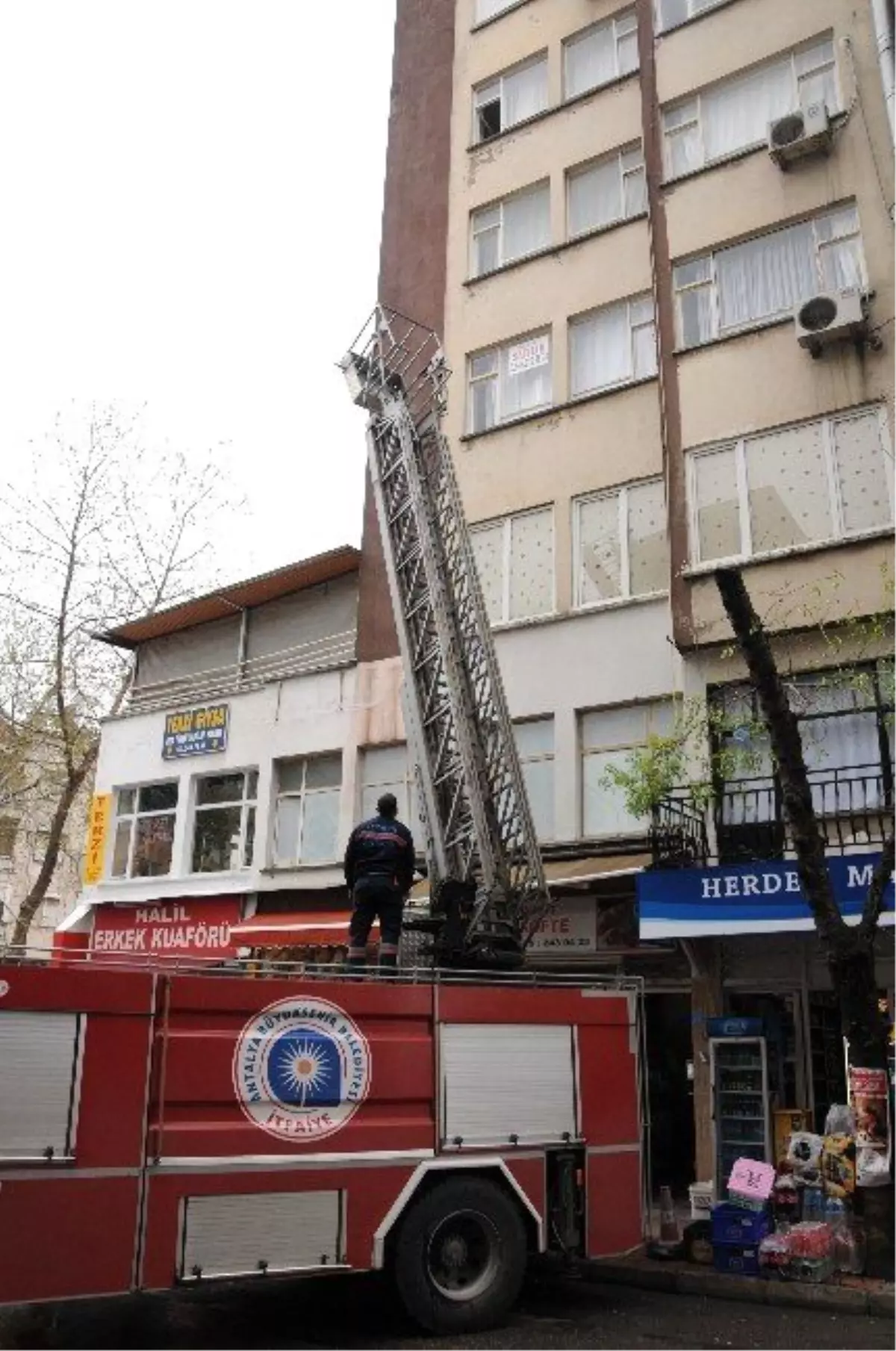 Emekli Mali Müşavir Evinde Ölü Bulundu