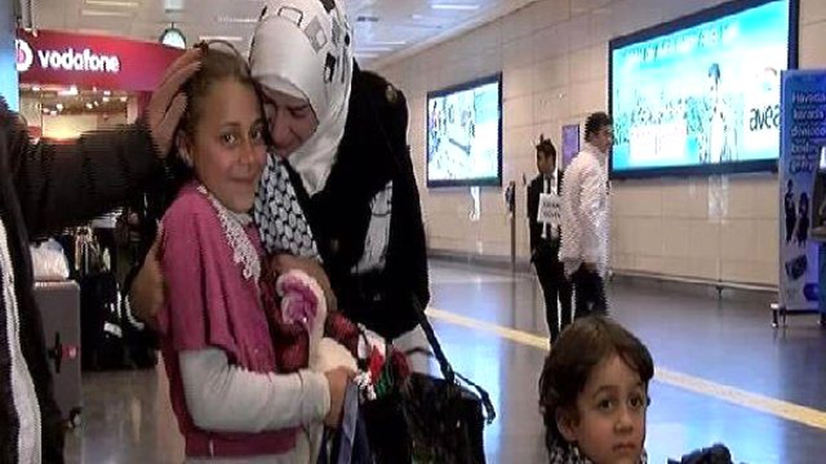 Filistinli Sündüs 4 Yıl Aradan Sonra Ailesine Kavuştu