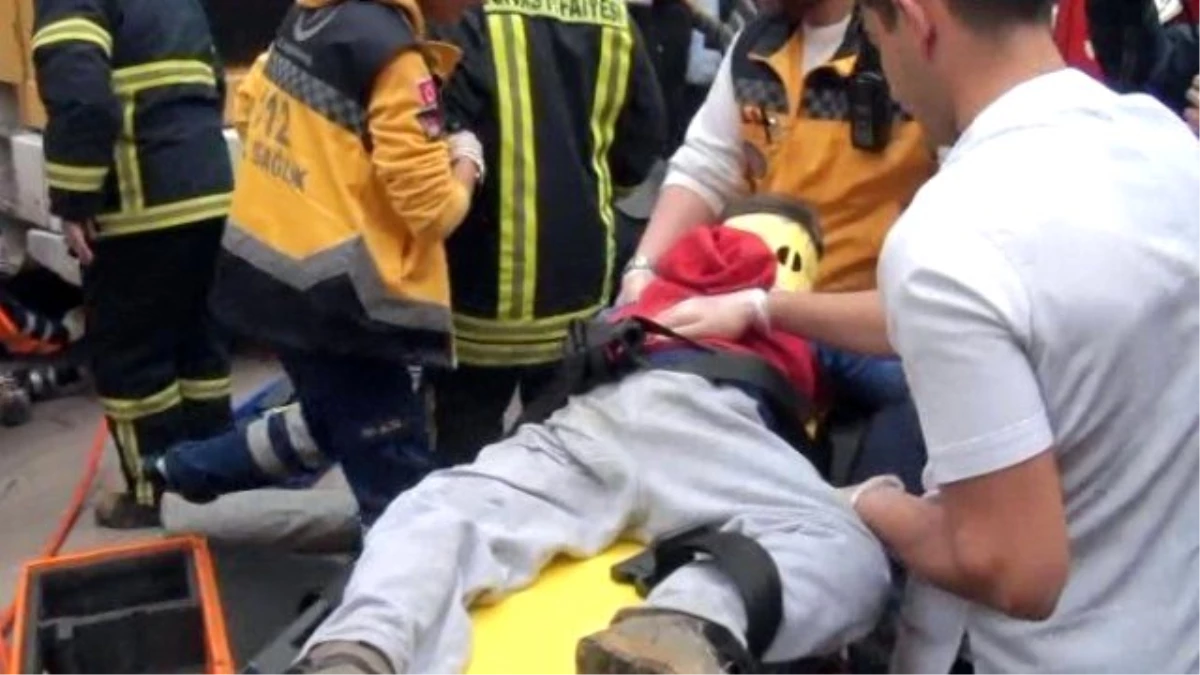 Kamyonun Tekerleğinin Altında Kalan Çocuk Ağır Yaralandı