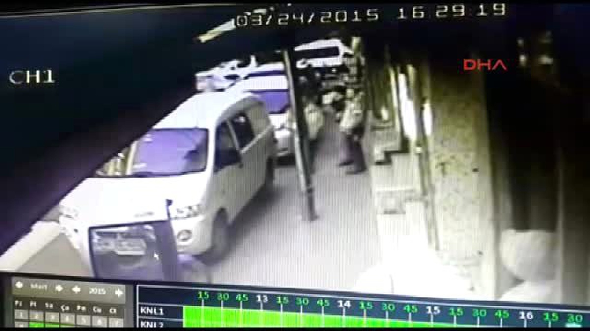 Kavgayı Ayırmak İçin Araya Giren 15 Yaşındaki Çocuk Bacağından Vuruldu