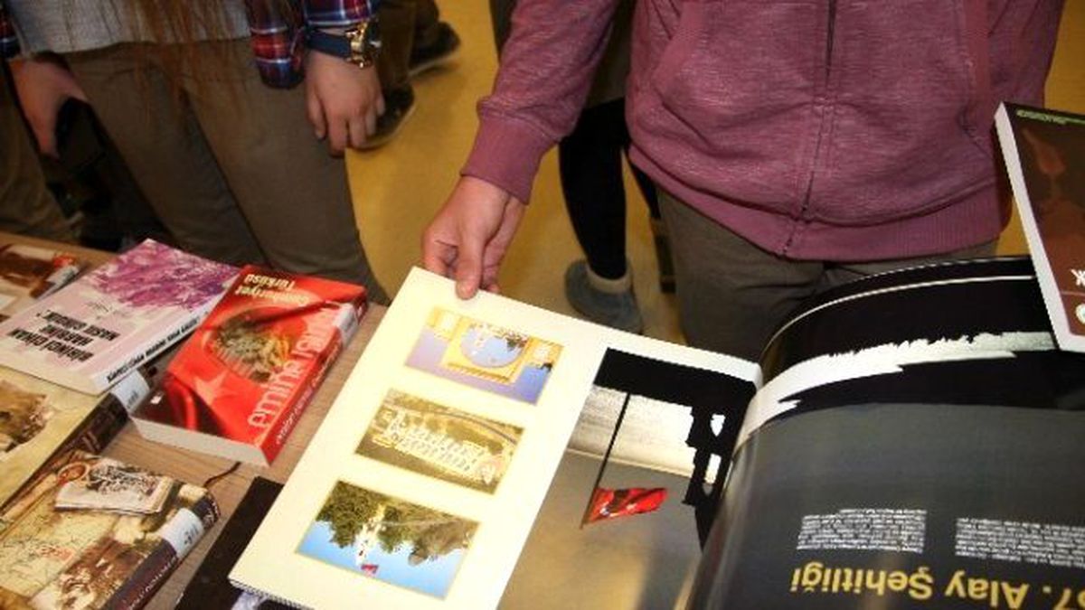 Lise Öğrencilerinden Üniversite Kütüphane ve Bilgi Merkezine Ziyaret