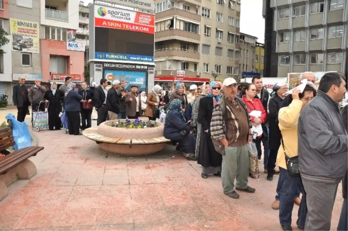 Nazilli\'de Yazıcıoğlu Hayrına Lokma Döktürülüp Mevlit Okutuldu