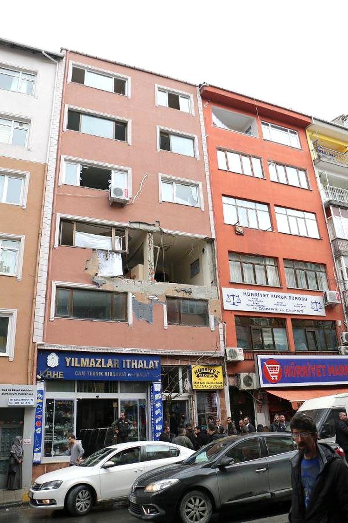O Dergide Maskeli Basın Açıklaması