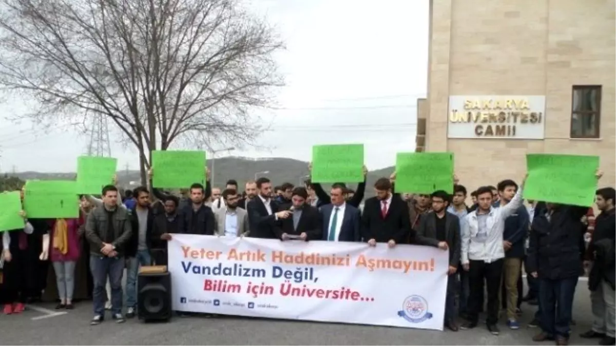 ODTÜ\'de Karşıt Görüşlü Öğrencilerin Kavgası Saü\'de Protesto Edildi