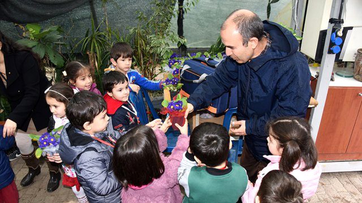 Orman Haftası\'da Minik Öğrencilerden Fidanlığa Ziyaret