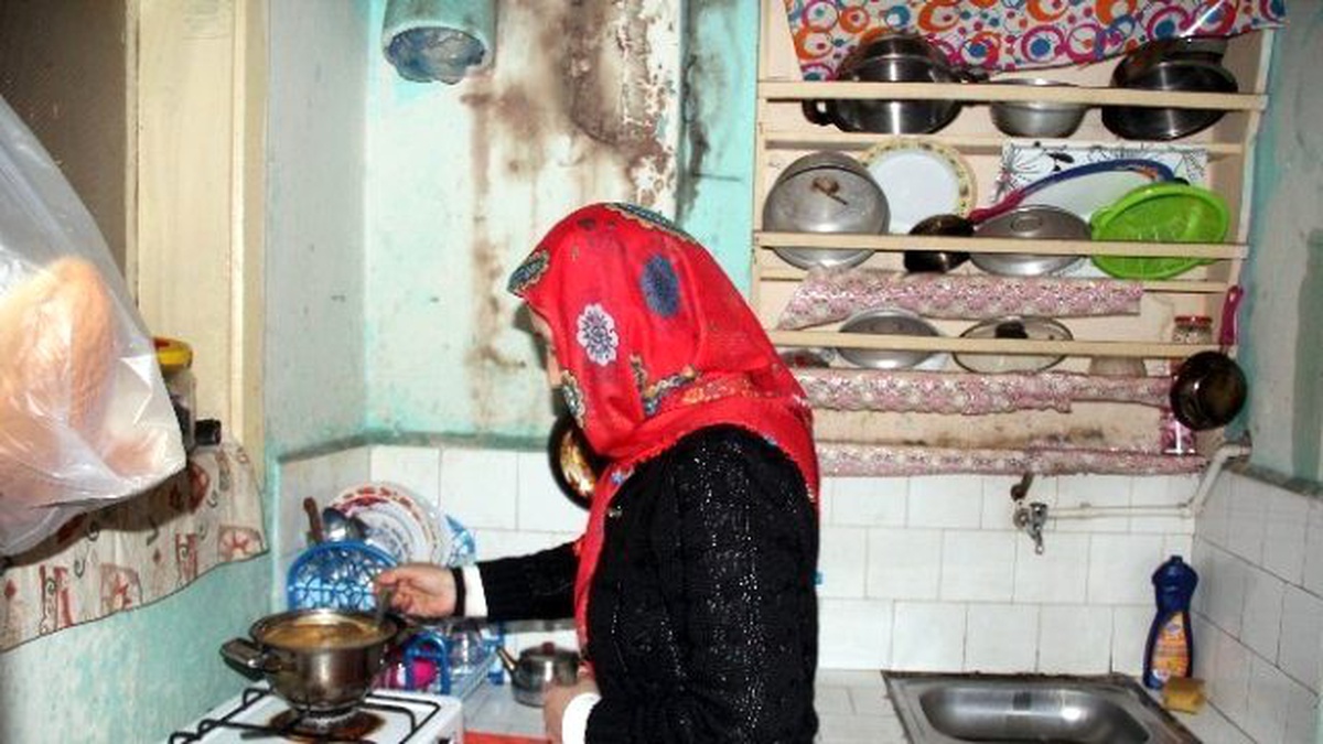 Engelli Eşi ve Çocukları ile Yaşam Mücadelesi Veriyor