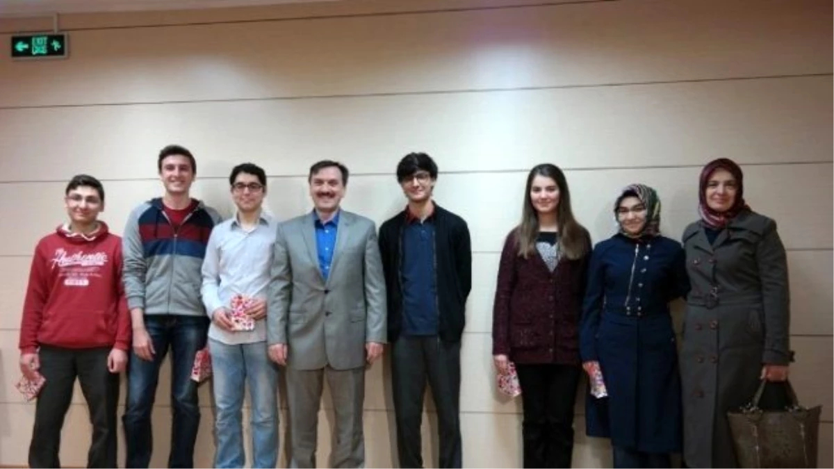 Şehzade Mehmet Koleji YGS\'de İlk Bine Giren Öğrencilerini Ödüllendirdi