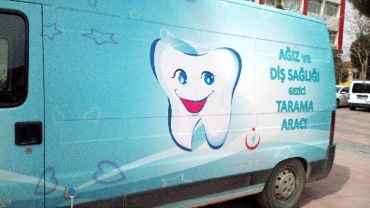 Soma\'da Mobil Araçla Ücretsiz Diş Taraması
