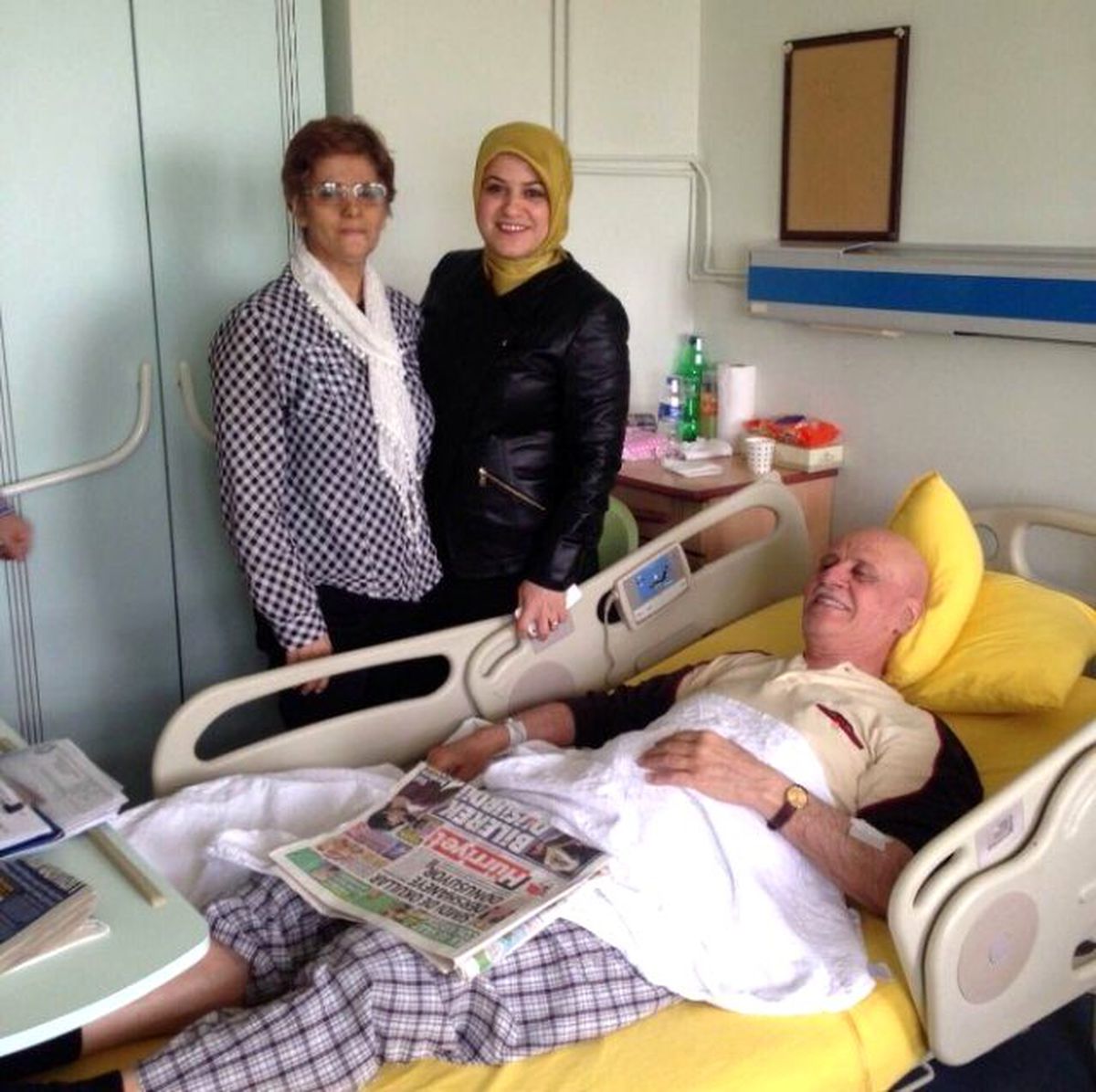 Trabzon\'un Ayşe\'sinden Efsane Teknik Direktör Özyazıcı\'ya "Geçmiş Olsun" Ziyareti