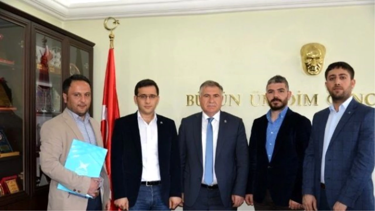 Türkiye Gençlik Vakfı Adıyaman Şubesinden İl Müdürü Bağcı\'ı Ziyaret Etti
