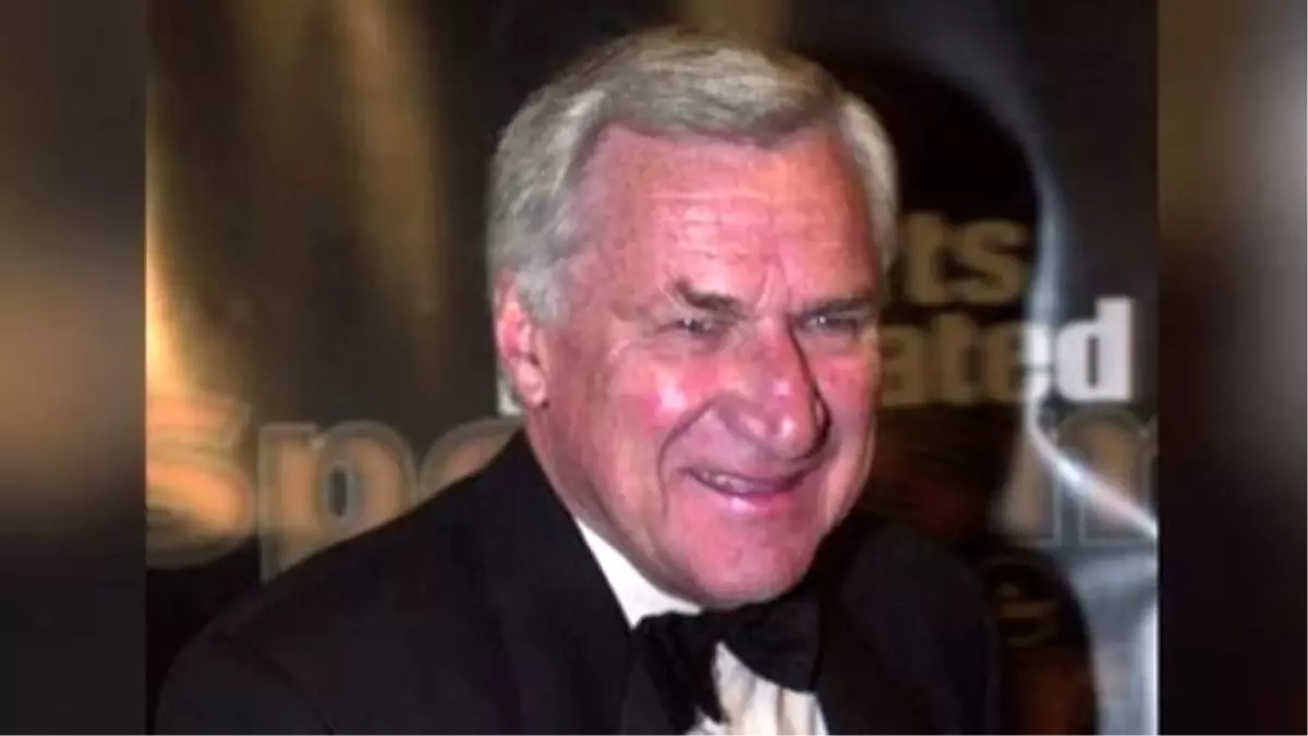 Unc Coach Dean Smith\'s Estate Leaves His Players $200 Each For A "Dinner Out"