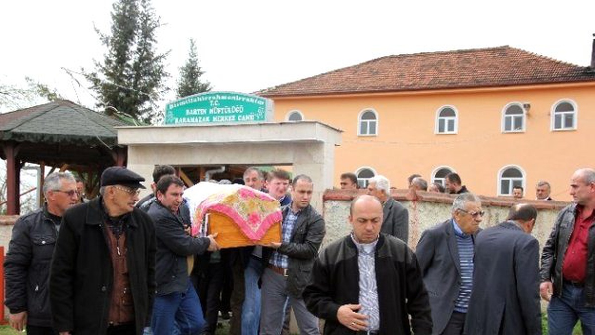 Yanarak 3. Kattan Atlayan Kadın Toprağa Verildi