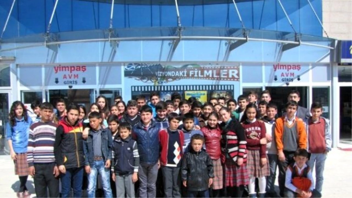 Yozgat\'ta Öğrencilerin Sinema Keyfi