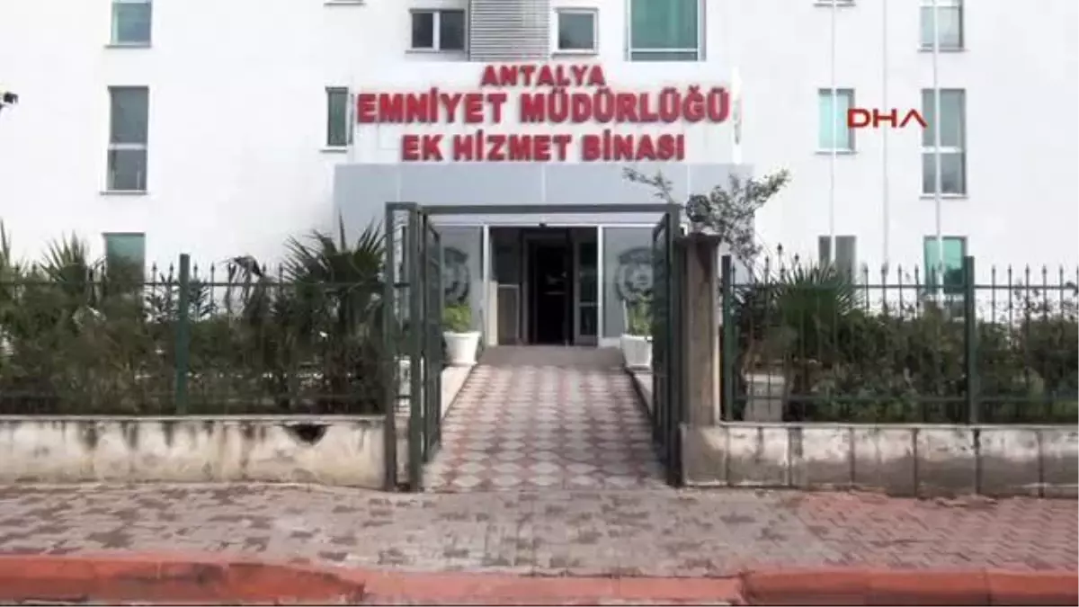 Antalya - Namaz Kılar Gibi Yapıp Camide Cüzdanları Çaldılar